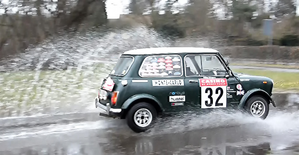 Rauno Aaltonen gik til makronerne ved lånet af Preben Kristoffersens Austin Mini Cooper S
(Foto: Morten Dam)